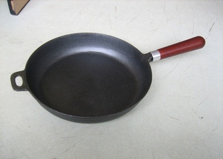Сковорода чугунная глубокая  d 28*6 см, съемная деревянная ручка 12014-1